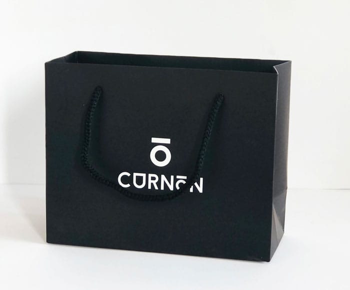 Túi giấy in cho shop đồng hồ Curnon – chất liệu ivory 250gsm, dây dù